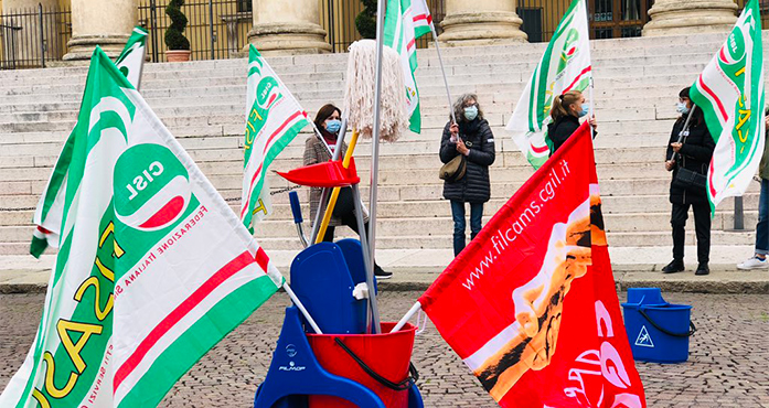 Striking cleaners call on von der Leyen to deliver pay transparency promise