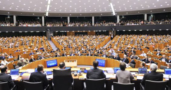 Les syndicats et la société civile soutiennent l'appel des législateurs à bannir les lobbyistes d'Amazon du Parlement européen